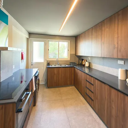 Modern 2br In Nicosia With Ac And Washer Apartment Agios Dhometios